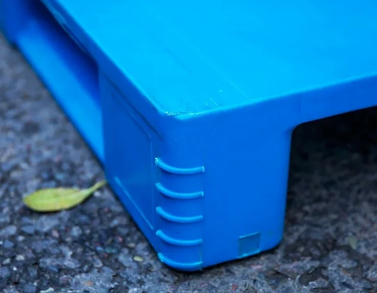1200 × 800 × 150 mm Three-runner Solid Plastic Pallet
