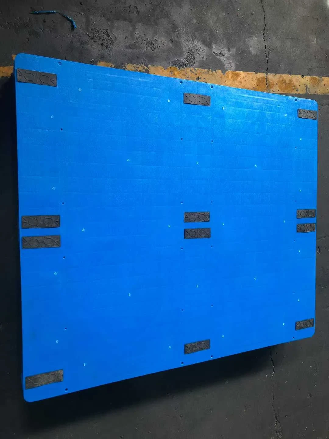 1400 × 1200 × 160 mm Three-runner Solid Plastic Pallet