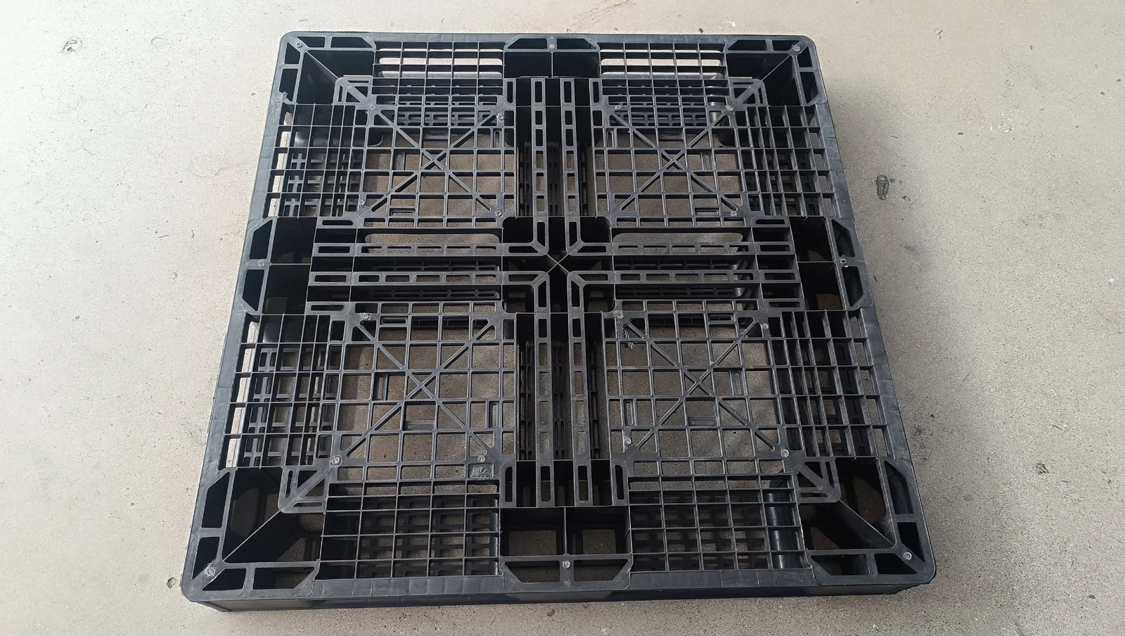 1100 × 1100 × 120 mm Full-perimeter Mesh Plastic Pallet