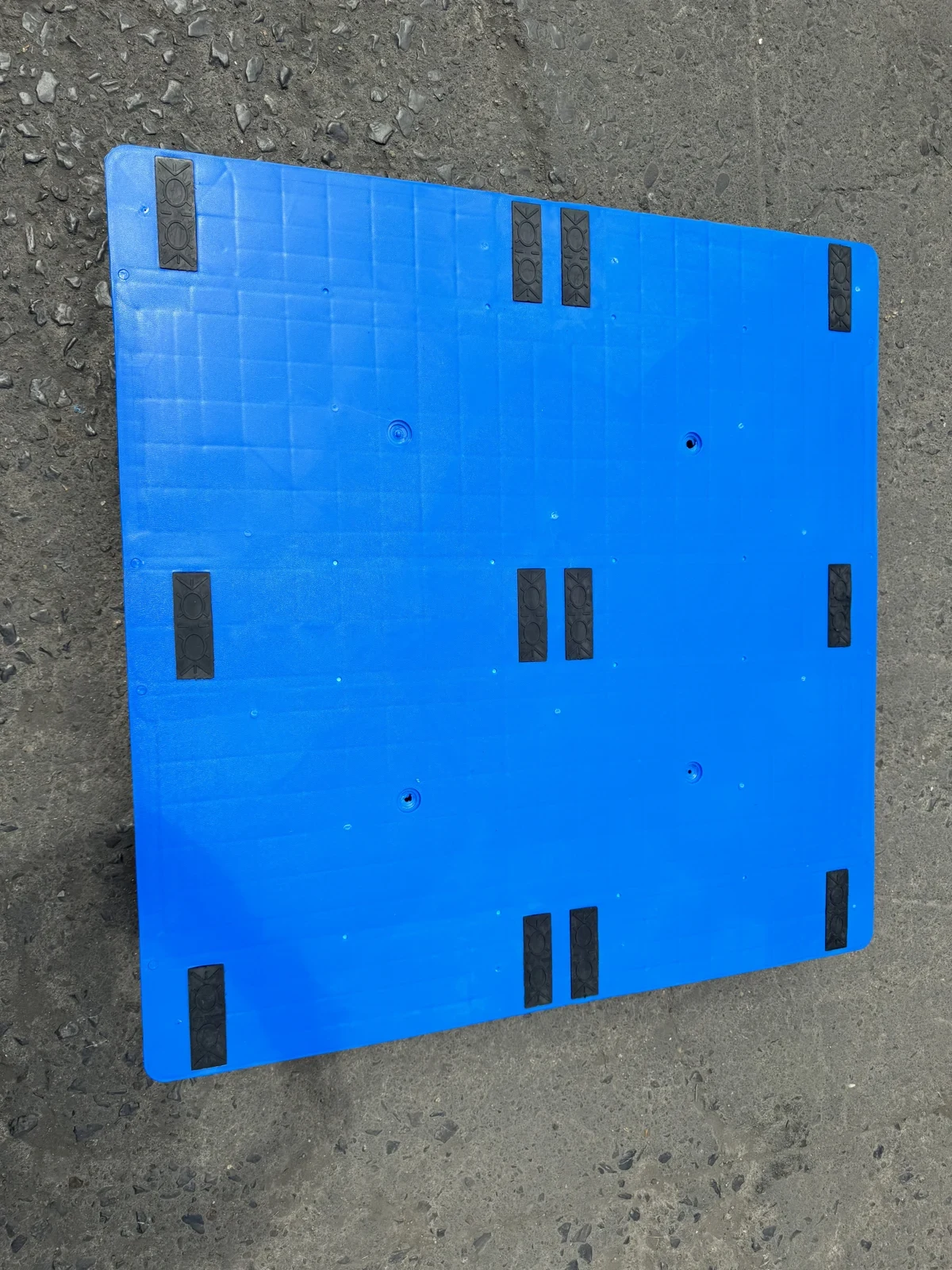 1100 × 1100 × 165 mm Three-runner Solid Plastic Pallet