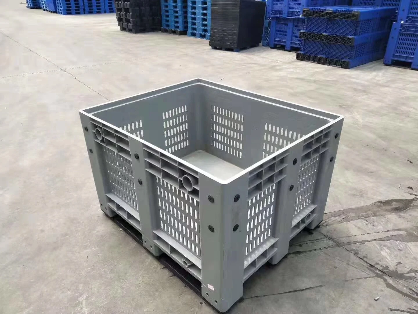 1200 × 1000 × 760 mm Rigid Vented Pallet Box