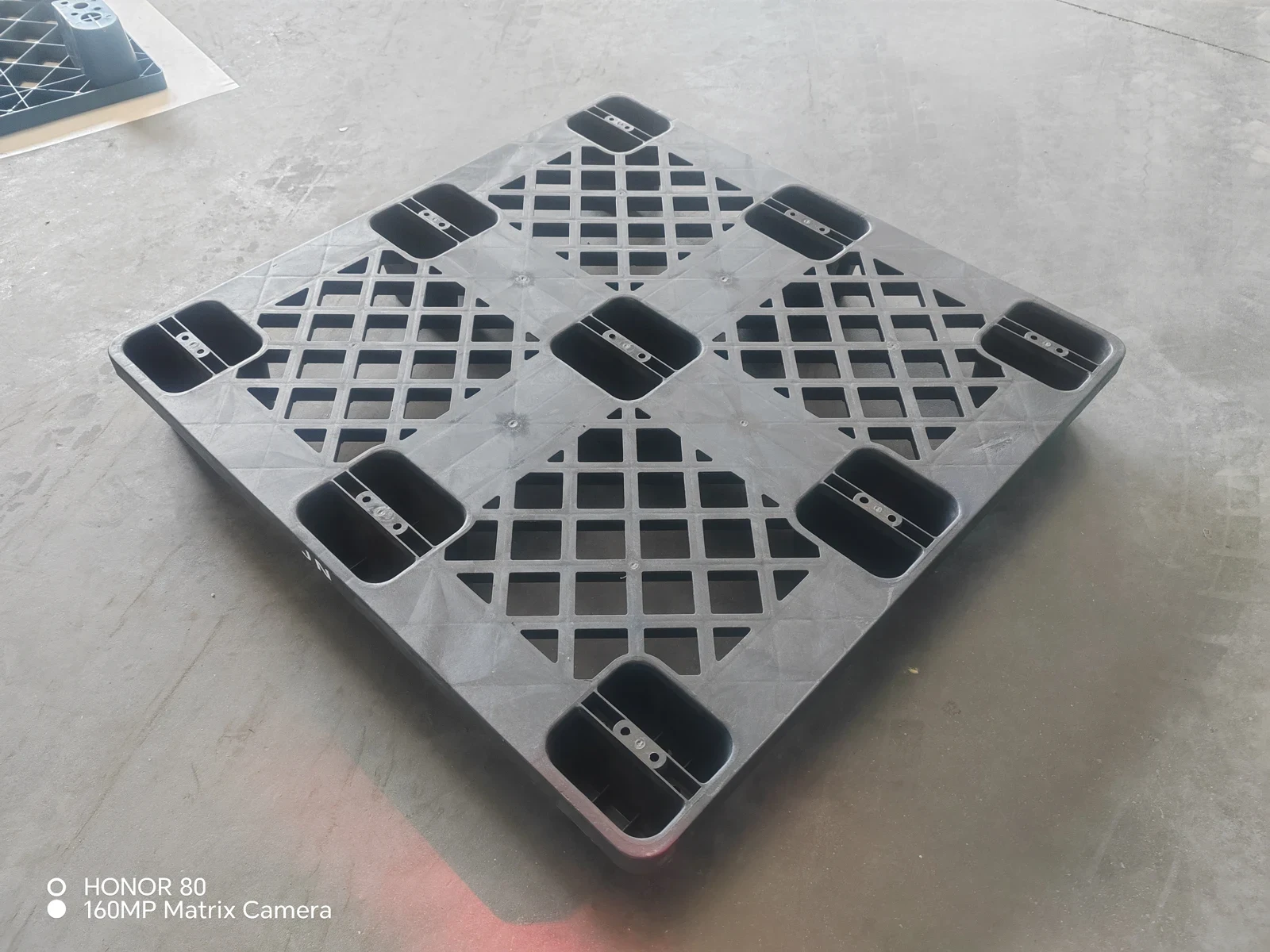 1050 × 1050 × 150 mm Nine-leg Mesh Plastic Pallet