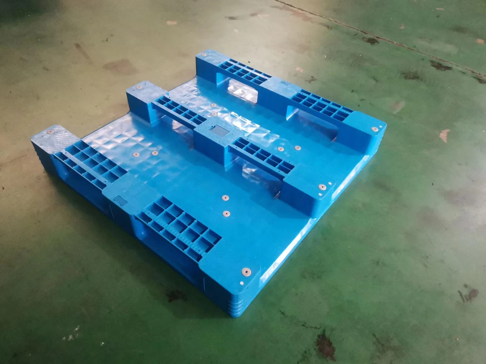1200 × 1200 × 170 mm Three-runner Solid Plastic Pallet