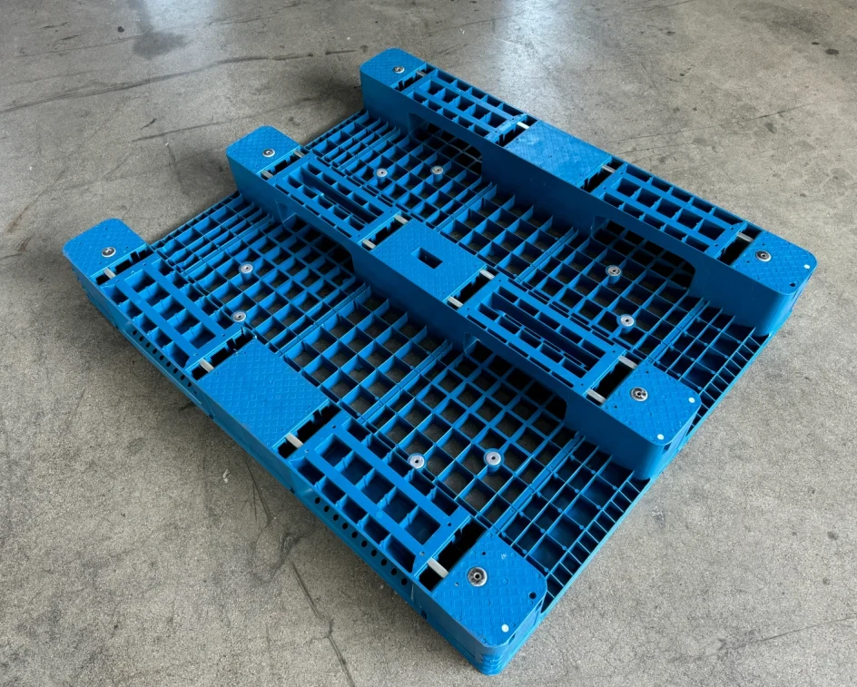 1300 × 1100 × 160 mm Three-runner Mesh Plastic Pallet