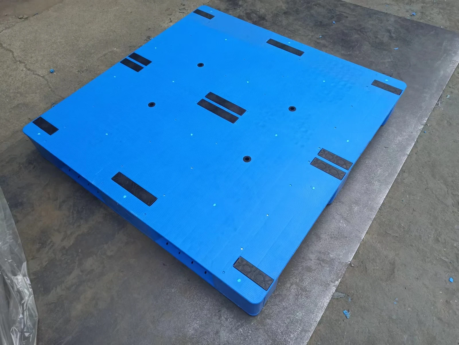 1200 × 1200 × 155 mm Three-runner Solid Plastic Pallet