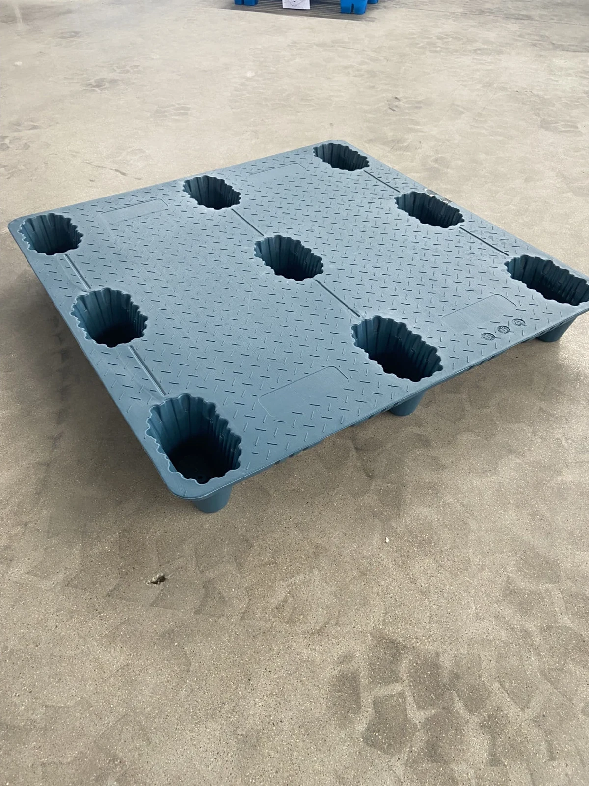 1200 × 1200 × 150 mm Nine-leg blow-molded Plastic Pallet