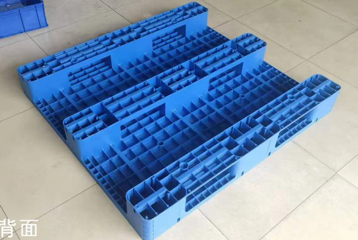 1200 × 1100 × 150 mm Three-runner Solid Plastic Pallet